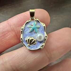 Summer vibe pendant with pearl